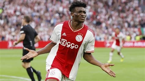 Ajax Begint Champions League Campagne Overtuigend Met Zege Op Rangers