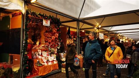 A Genova Si Accende L Aria Di Natale Tra Mercatini E Albero