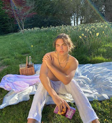 Elizabeth Hurley S Son Damian Hurley Poses Shirtless