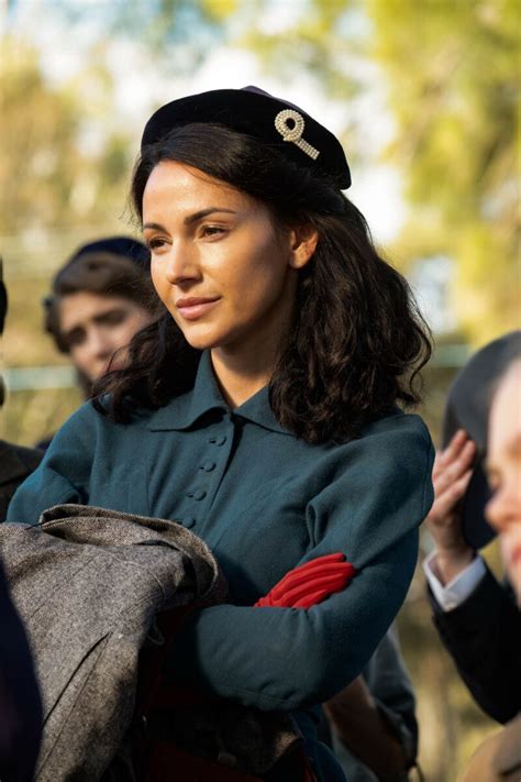 Ten Pound Poms All The Historical Bloopers On Bbc Show