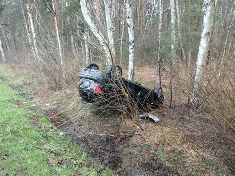 Wypadek W Gminie Kamie Sk Samoch D Wypad Z Drogi I Dachowa