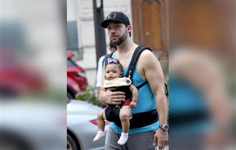 PICS Alexis Ohanian Takes His Adorable Daughter For A Day Of Shopping