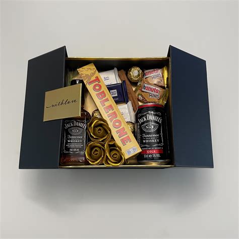 Cutie Cadou Chocobox Love Men Jack Daniels Original Trandafiri Si Multa Ciocolata Emag Ro