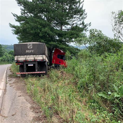 Carreta Sai Da Pista Em Arvorezinha Eco Regional