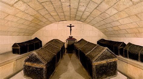 Los Mausoleos Reales Y La Cripta Capilla Real De Granada