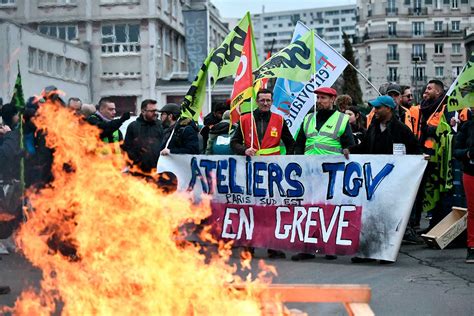 Huelgas Masivas Y Manifestaciones En Francia Contra Reforma De Las