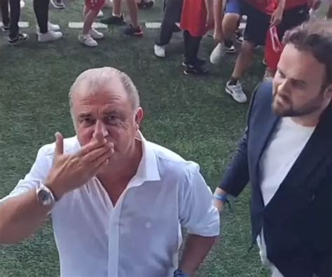 Fatih Terim In Seni Milli Tak Ma Geri Istiyoruz Diyen Taraftara