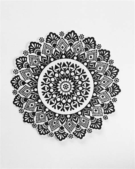 Pin By Cata Lasserre Vives On Tattoos Mandala Drawing Mandala Doodle