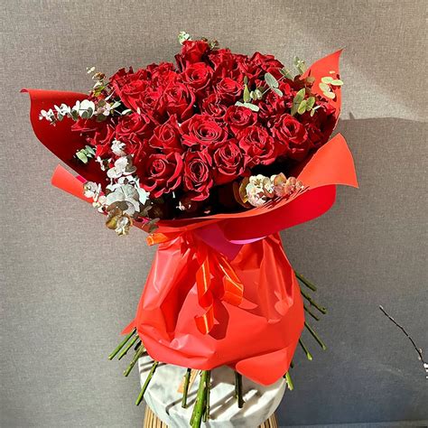 Ramo de 50 rosas rojas Floristería Viserchi