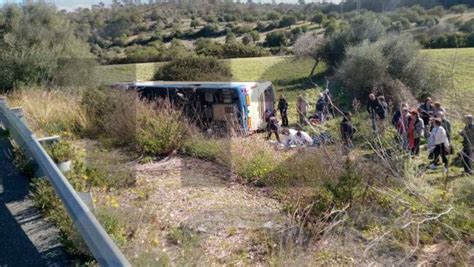 Cinco Turistas Heridos Al Volcar Un Autobús Del Imserso En La Carretera