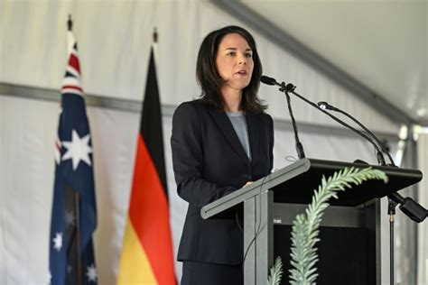 75 Jahre Grundgesetz Baerbock Ruft Zu Toleranz Und Zusammenhalt Auf