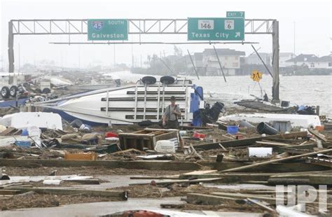 Photo Hurricane Ike Hits In Texas Gal2008091305