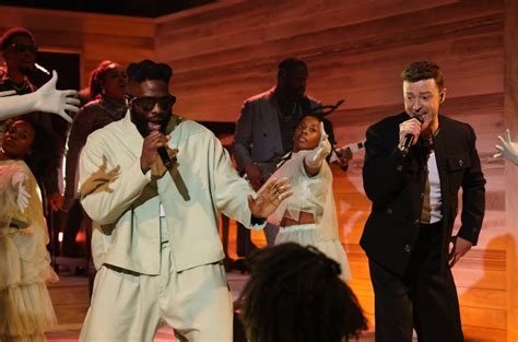 'SNL': Justin Timberlake Debuts 'Sanctified,' Performs 'Selfish'