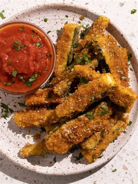 Extra Crispy Fried Zucchini Sticks - Bessie Bakes