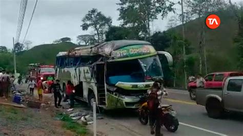 Cinco Fallecidos Por Pérdida De Pista De Bus En La Vía El Carmen Chone