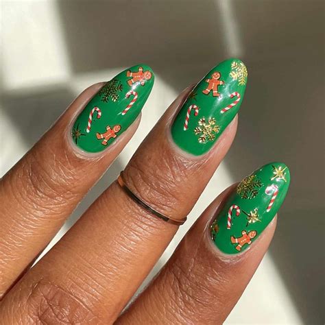 19 Holiday Nail Ideas for the Perfect Party Manicure