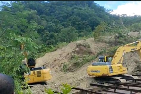 Viral Video Warga Sebut Gunung Berpindah Tutup Jalan Trans Timor