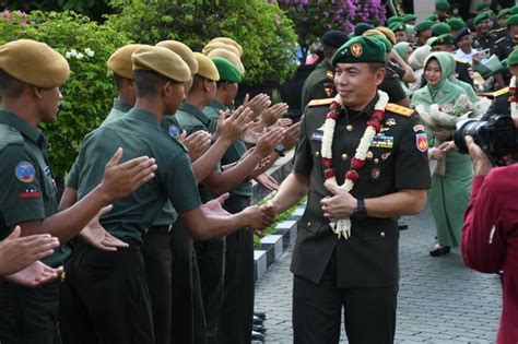 Penuh Haru Prajurit Lepas Mayjen Tni Deddy Suryadi Jadi Danjen Kopassus