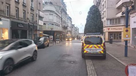 Populaire Du Centre On Twitter Interdiction De Stationner Rue Jean