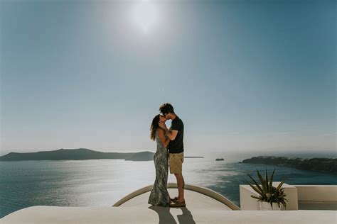 Honeymoon in Santorini - Lighthouse Photography