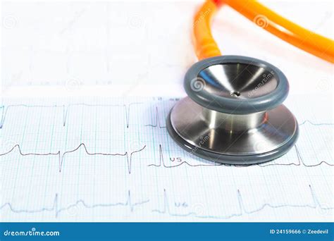 Estetoscopio En El Electrocardiograma ECG Imagen De Archivo Libre De