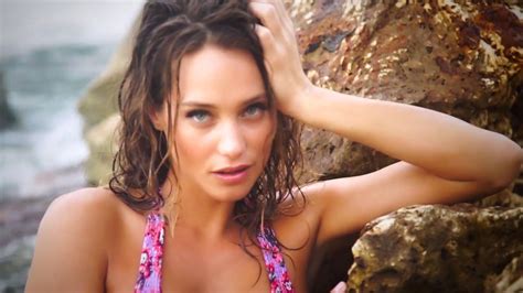 Hannah Davis Uncovered Sports Illustrated Swimsuit VR Swimsuit SI