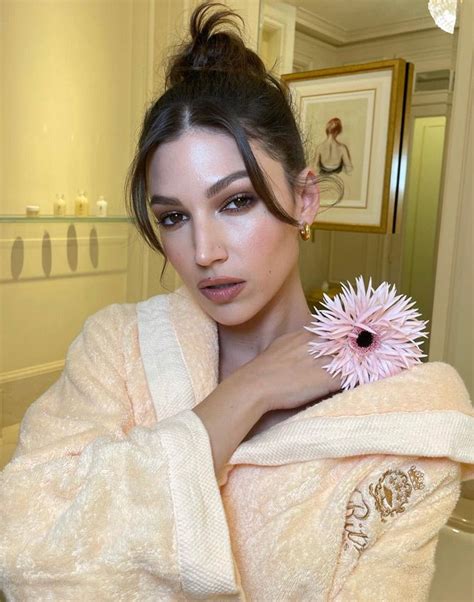 Úrsula Corberó los secretos de su nude make up en París