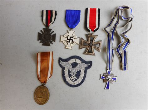 GERMAN WWI/WWII MEDALS & BADGE