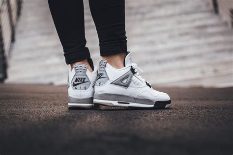 Air Jordan 4 Retro Og White Cement Bg Wave®