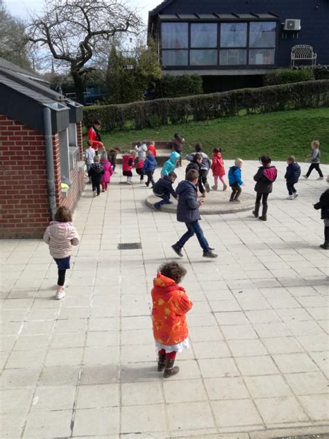 Les cloches sont passées Ecole Communale de On Marche en Famenne