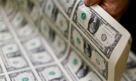 Dólar Sobe Para R 5 20 E Fecha Agosto Com Alta De 0 53