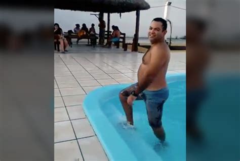 Saindo Da Piscina Estilo V Deos Engra Ados De Tombos