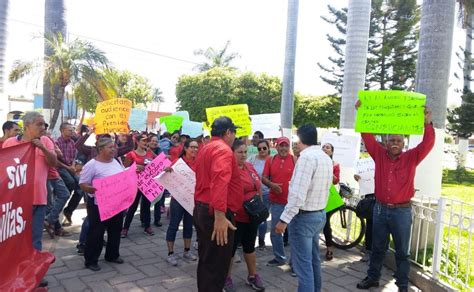 Antorchistas Se Manifiestan En Palacio Municipal