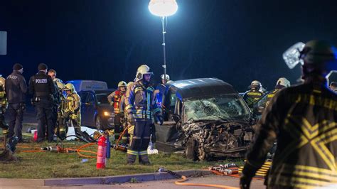 Schwerer Unfall In Brandenburg Zwei Tote Und Vier Schwerverletzte Nahe