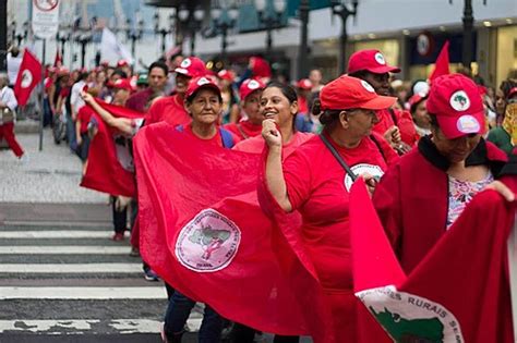 Mulheres Do Campo Marcham Em Curitiba Contra A Violência E Por Geral