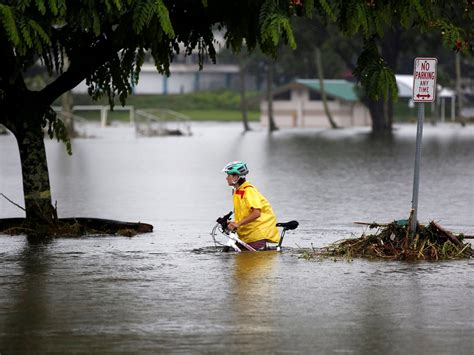 Hawaiis Kauai Island Receives Flash Flood Warning As Downpours