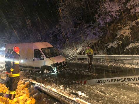 Ff Hinterstoder Verkehrsunfall Mit Kleintransporter