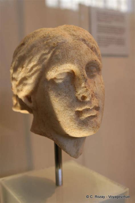 Scultura Testa femminile, Museo Archeologico di Delfi - Grecia