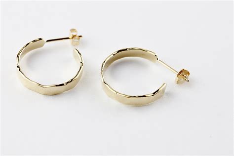 【楽天市場】片耳 ピアス シンプル【日本製 18金 華奢ピアス】金属アレルギー 18k フープピアス シンプル フープ ツチメ ハンマー 18金イエローゴールド K18 Yg 273 小ぶり