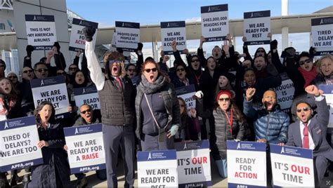 American Airlines Flight Attendants Start Voting For New Strike