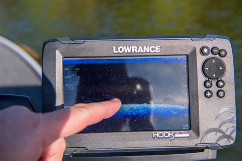 Lowrance Hook Reveal 7 Inch Fish Finders Review