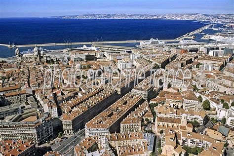 Vues aériennes du centre ville de Marseille PAF