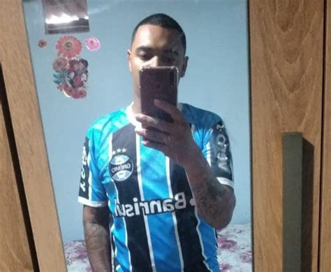 Saiba quem é o jovem morto por PM em abordagem carro