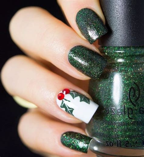 Originelles Nageldesign Glitzerlack Weihnachtliche Motive Holiday Nails