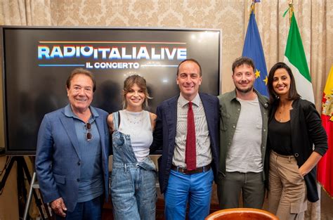 Radio Italia Live Il Concerto A Napoli Il Cast Completo E Le Info