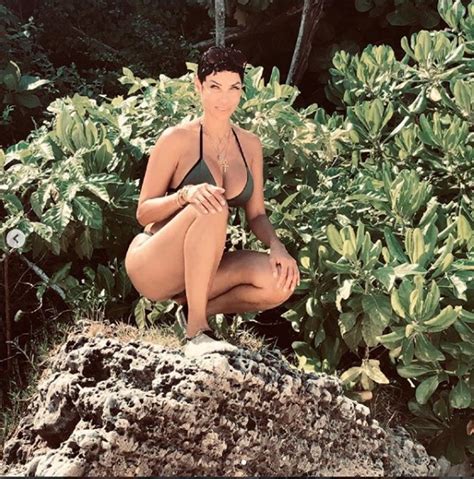 Kim Kardashian S 50 Year Old Mum Flaunts Her Banging Bikini Body