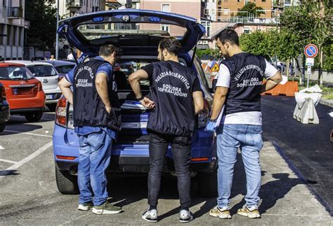 Uccide La Madre A Coltellate In Casa A Milano E Si Suicida Primopiano