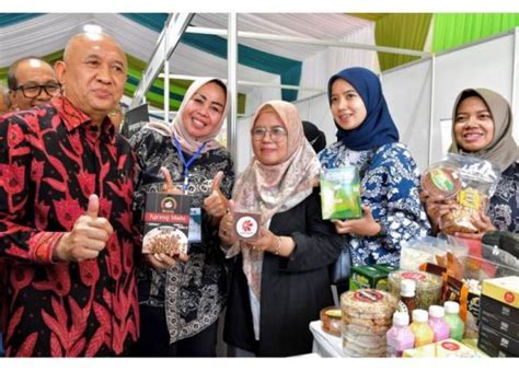 Tingkatkan Akses Promosi Dan Belanja Lokal Kemenkop Ukm Gelar Bazar