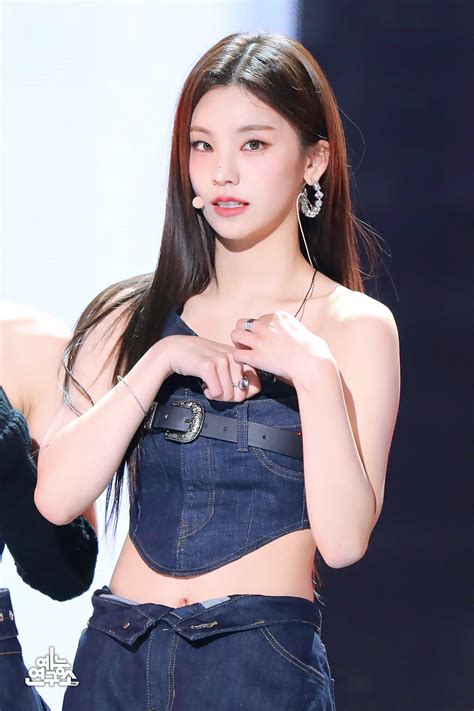 221210 ITZY - 'Cheshire' at Music Core | kpopping