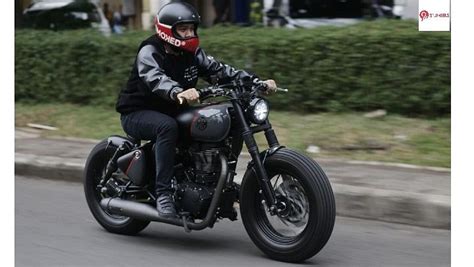 This Royal Enfield Classic 500 Based Bobber Gets Air Suspension